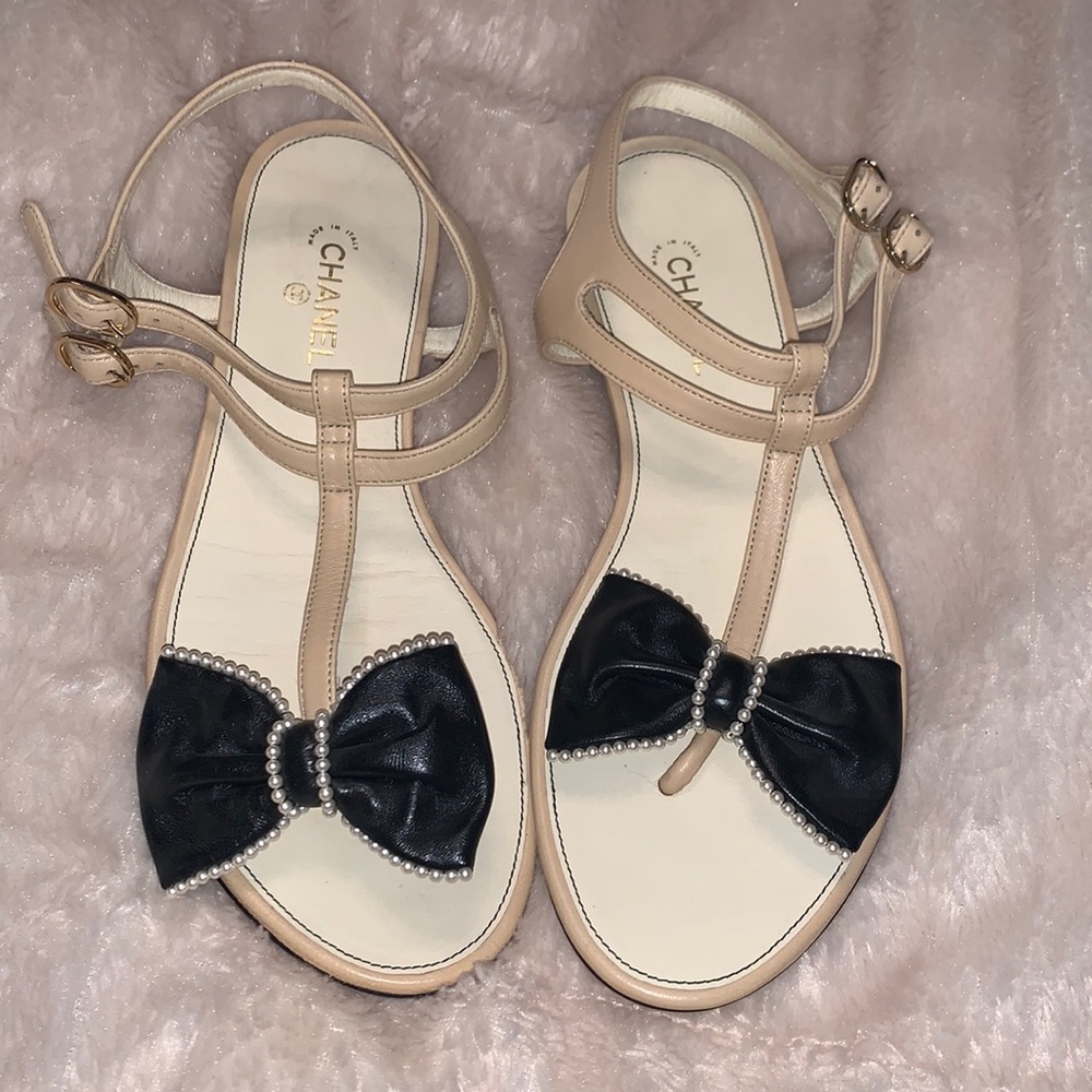 Authentic brand new black and beige Chanel pearl bow flat sandal size 37C.